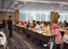 A training session being given by Ayrton Eduardo Aryaprabawa