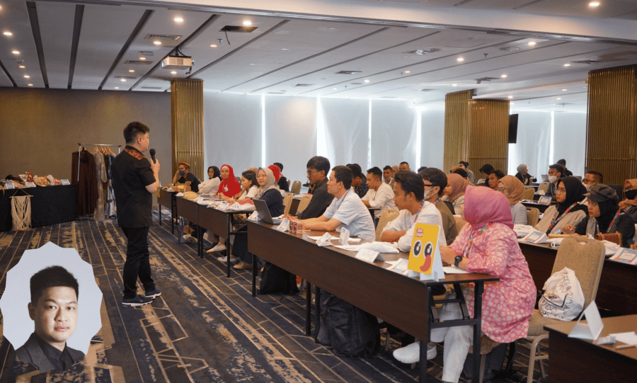 A training session being given by Ayrton Eduardo Aryaprabawa
